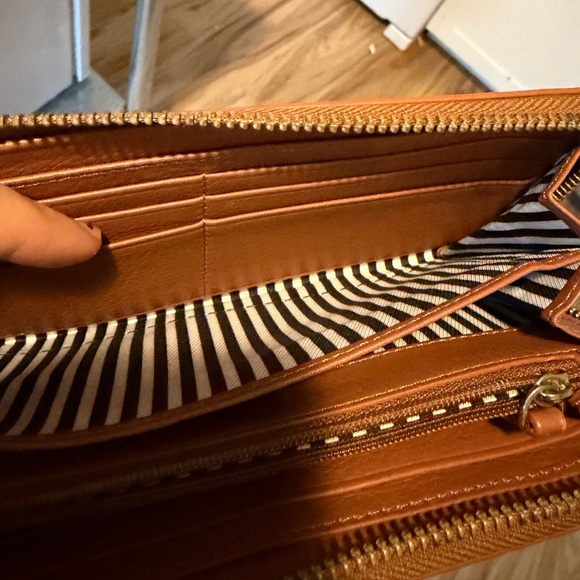 Kate Spade Leroy Street Saddle Brown Wallet $198 - Picture 5 of 5